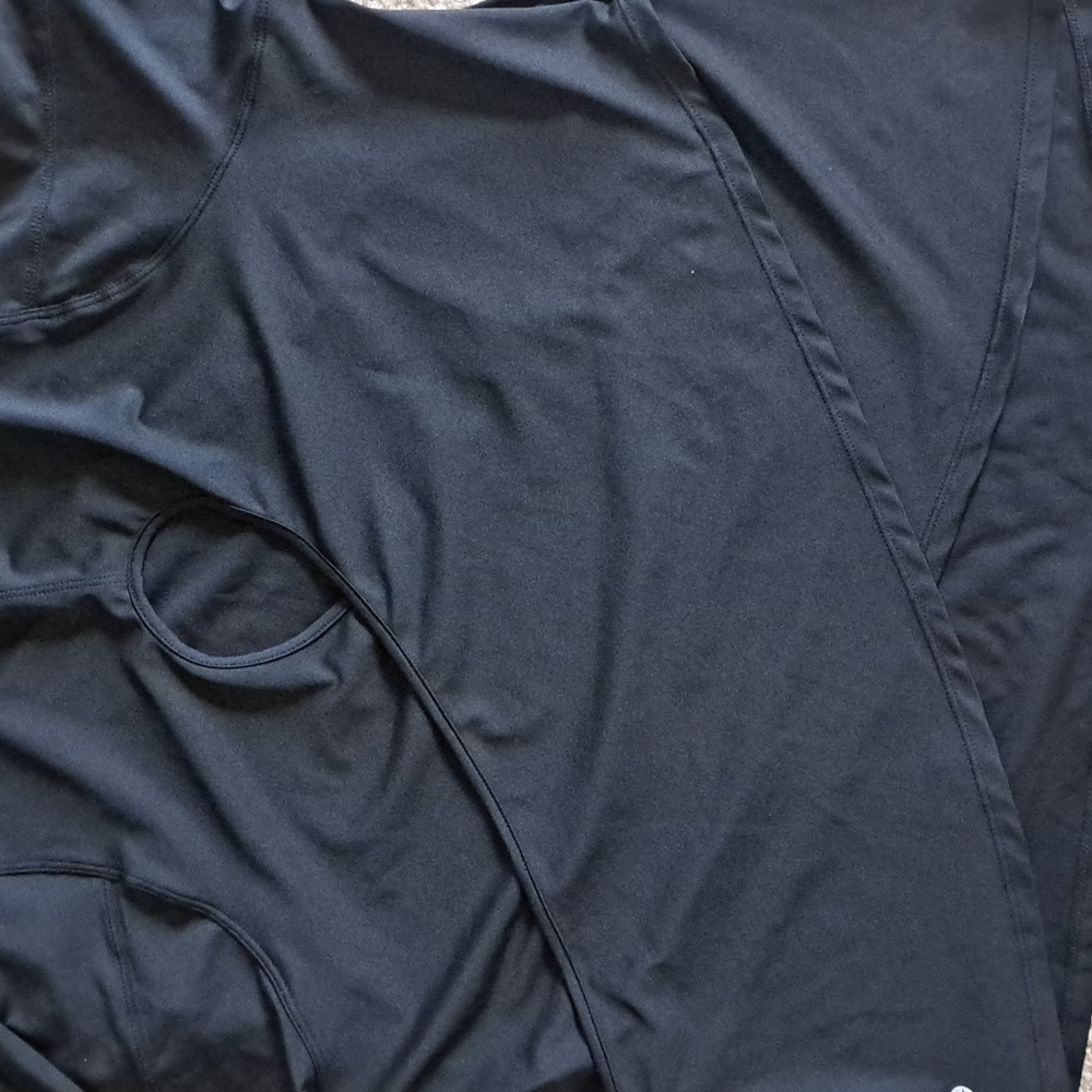 XLARGE    HALARA BACK  TEAR DROP CUT OUT LONG SLEEVED TOP - Picture 6 of 7